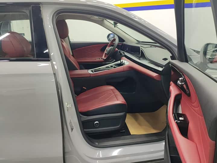 Photo 8 - Exeed RX C-DM Hybrid