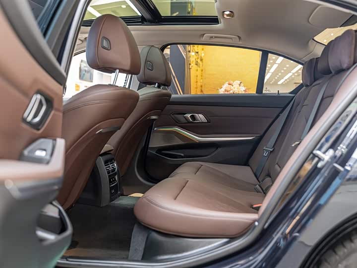 Фото 2 - BMW 3 Series