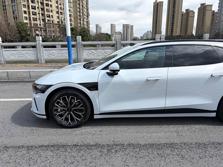 Фото 3 - Zeekr 007 GT