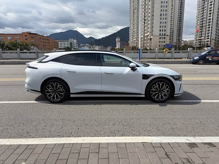 Фото 9 - Zeekr 007 GT