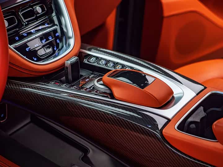 Фото 3 - Aston Martin DBX