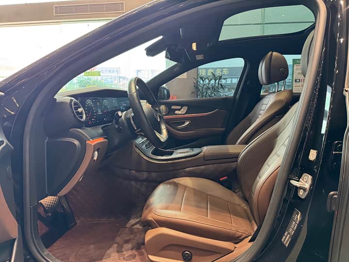 Фото 3 - Mercedes-Benz E-Class