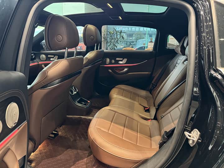 Фото 5 - Mercedes-Benz E-Class