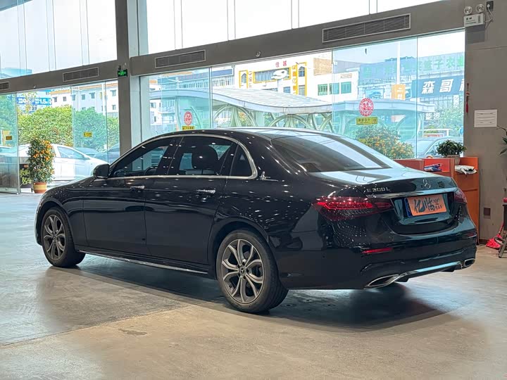 Фото 8 - Mercedes-Benz E-Class