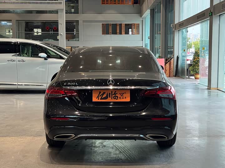 Фото 9 - Mercedes-Benz E-Class