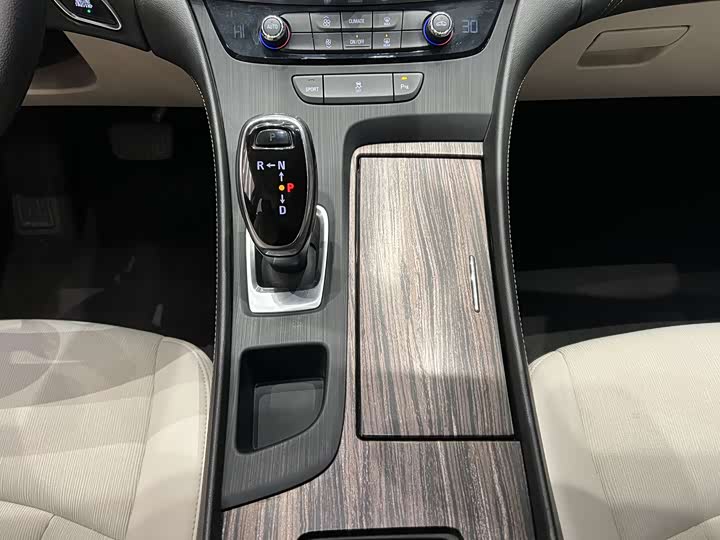 Фото 8 - Buick LaCrosse