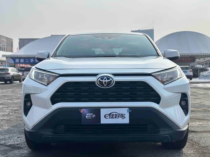 Фото 2 - Toyota RAV4