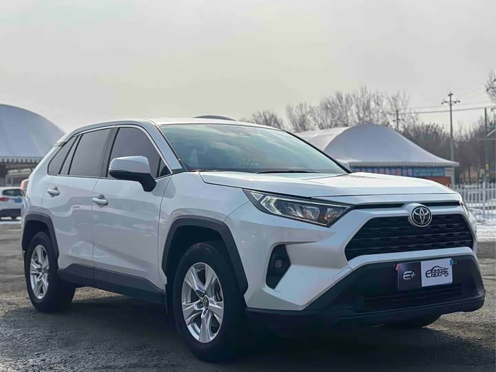 Фото 3 - Toyota RAV4