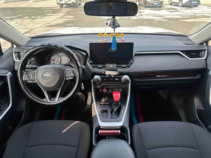 Фото 6 - Toyota RAV4