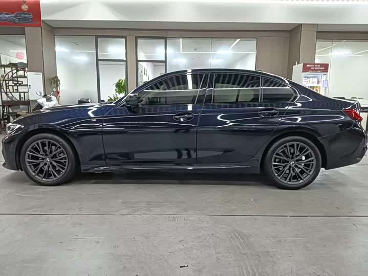 Photo 4 - BMW 3 Series