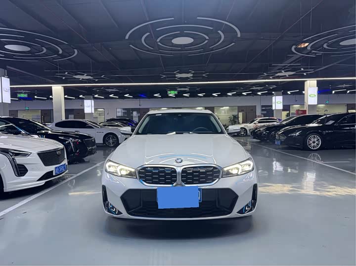 Photo 2 - BMW 3 Series