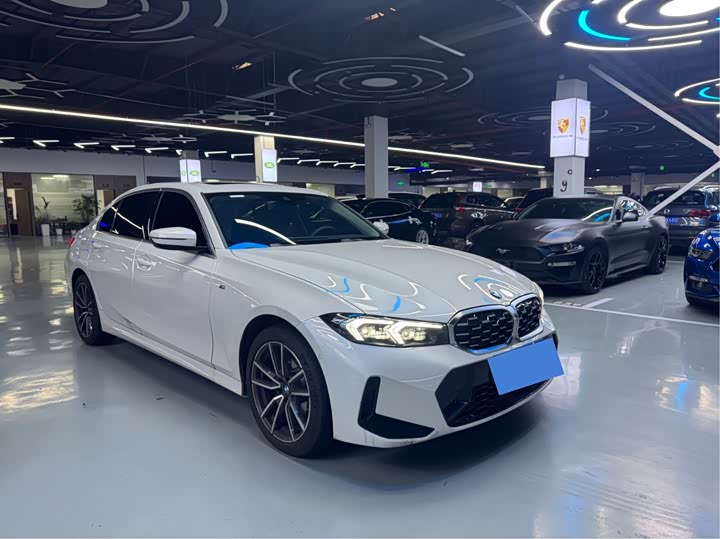 Photo 3 - BMW 3 Series