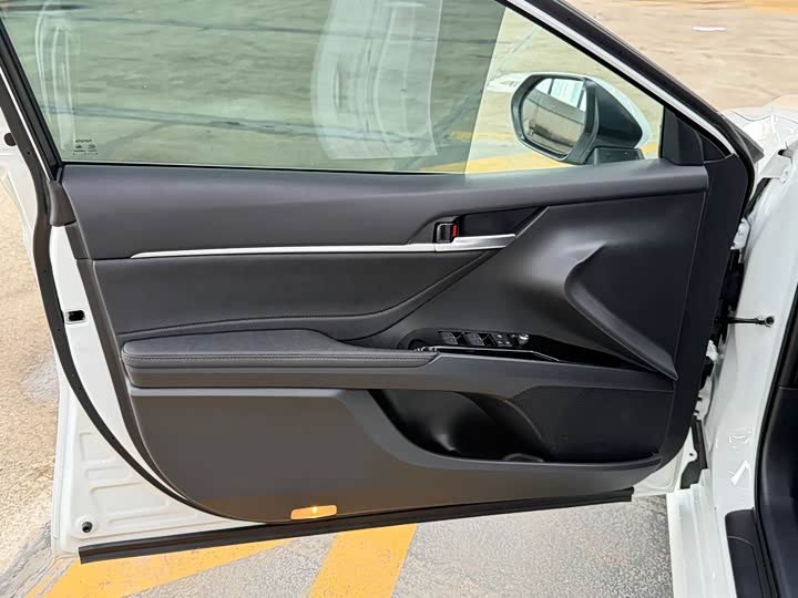 Фото 8 - Toyota Camry