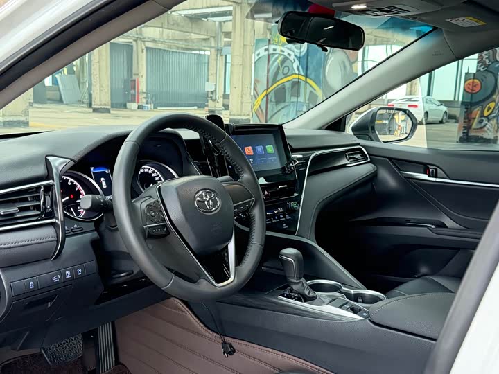 Фото 9 - Toyota Camry