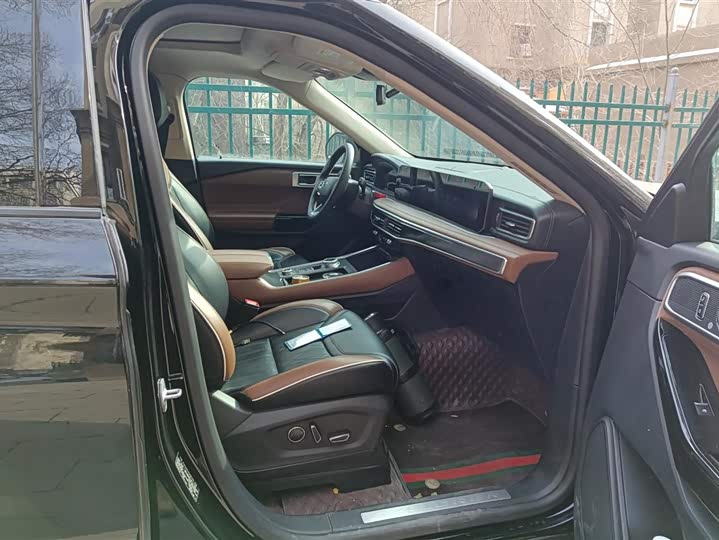 Photo 8 - Ford Explorer