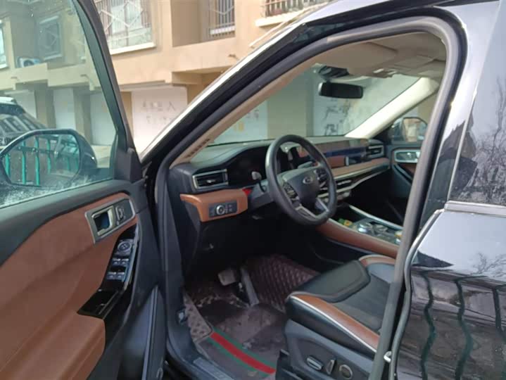 Photo 9 - Ford Explorer