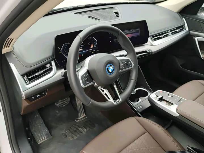 Фото 8 - BMW iX1