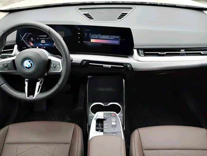 Фото 9 - BMW iX1