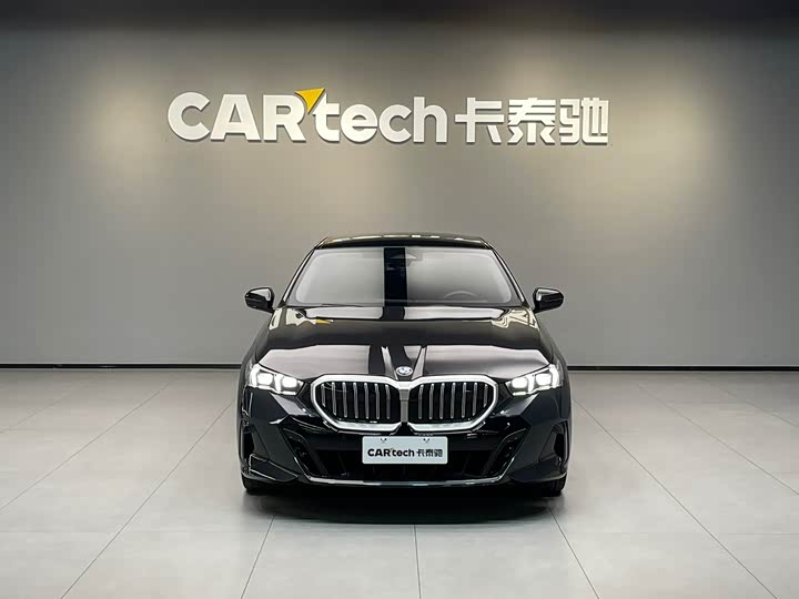Фото 2 - BMW 5 Series