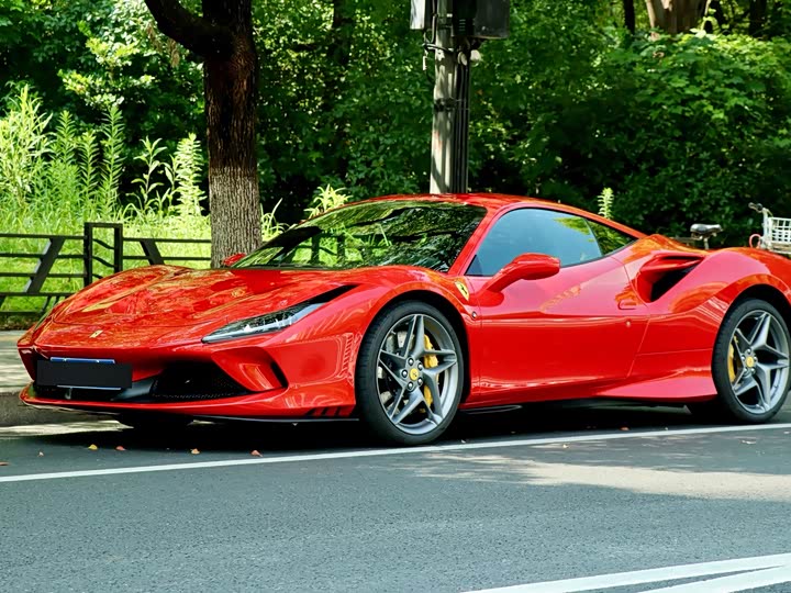 Photo 1 - Ferrari F8