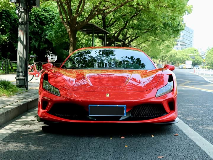 Photo 2 - Ferrari F8