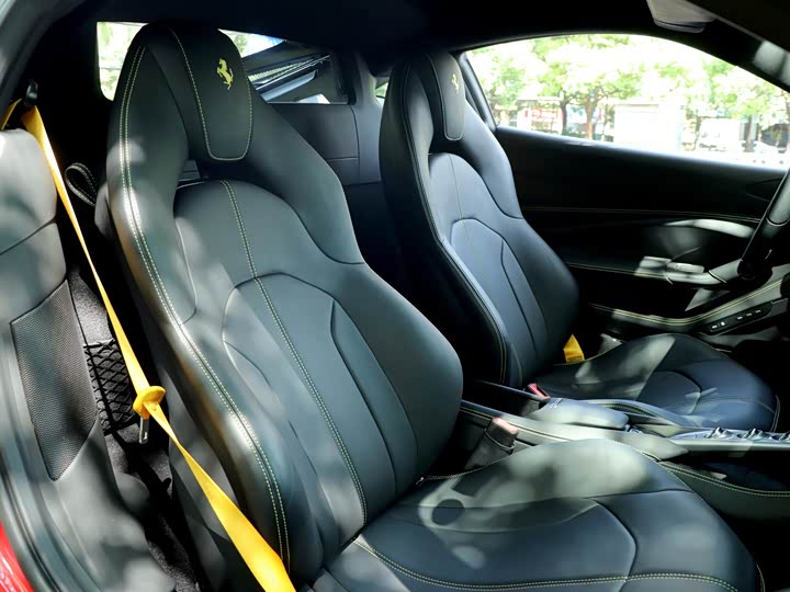 Photo 6 - Ferrari F8