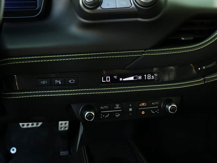 Photo 9 - Ferrari F8