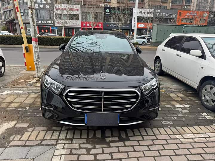 Фото 2 - Mercedes-Benz E-Class