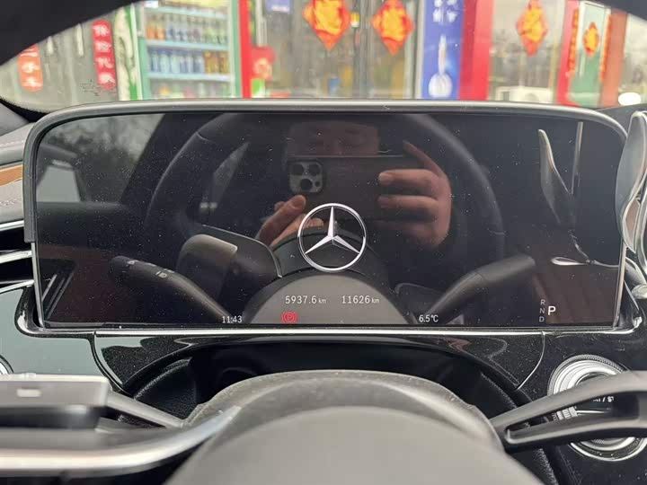 Фото 4 - Mercedes-Benz E-Class