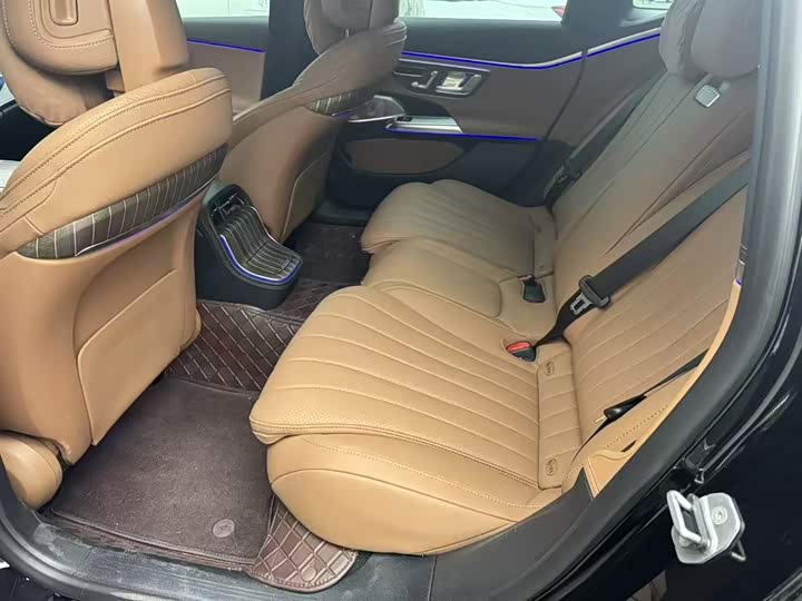 Фото 8 - Mercedes-Benz E-Class