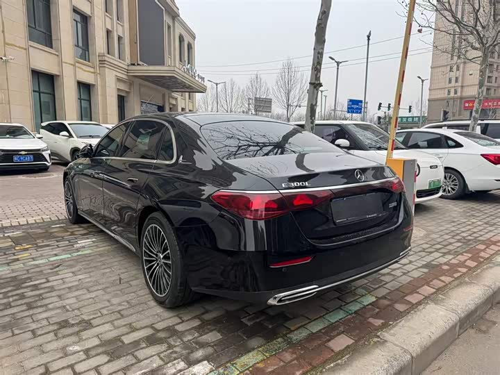 Фото 9 - Mercedes-Benz E-Class