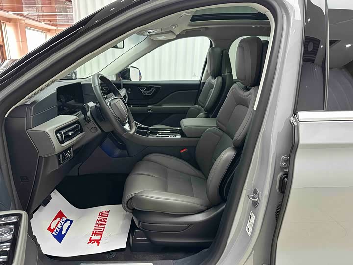 Фото 4 - Lincoln Aviator