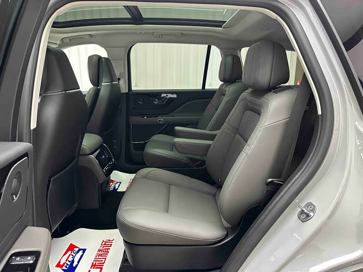 Фото 5 - Lincoln Aviator