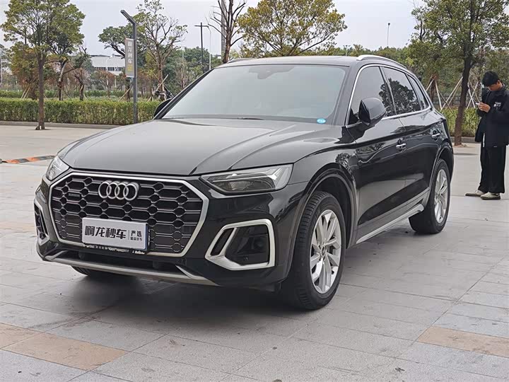 Фото 1 - Audi Q5L