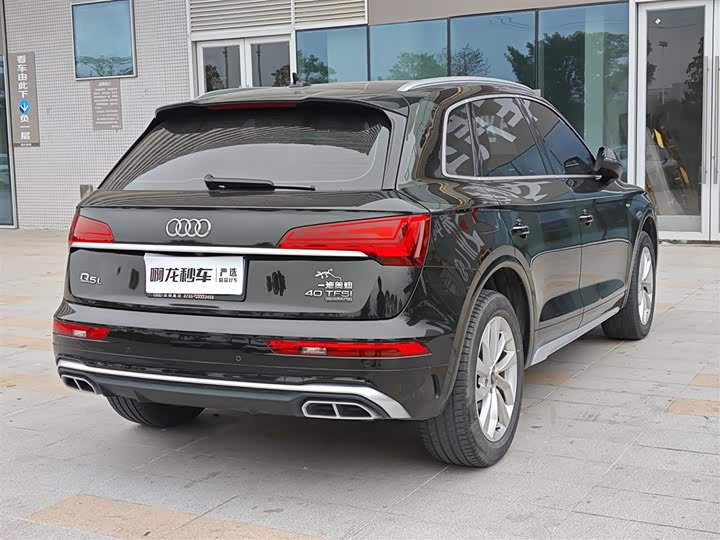 Фото 9 - Audi Q5L