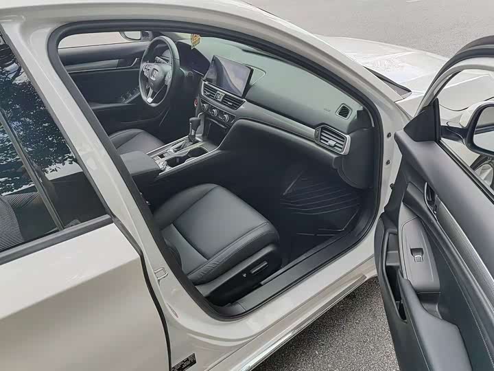 Фото 6 - Honda Accord