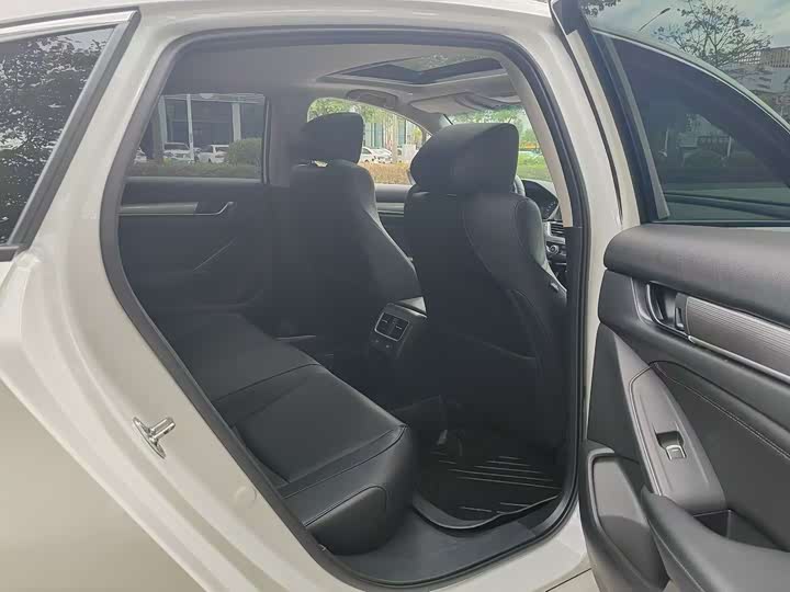 Фото 8 - Honda Accord