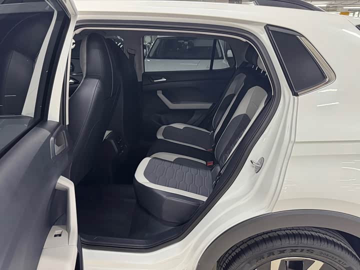Фото 9 - Volkswagen Tharu