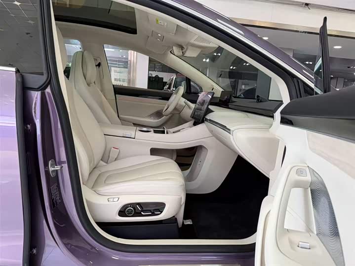 Фото 7 - Luxeed R7