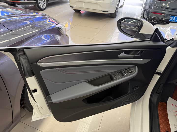 Фото 8 - Volkswagen Lamando L