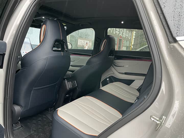 Photo 8 - BYD Song Plus Hybrid/EV