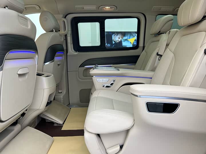 Mercedes-Benz V-Class 2024 2024款 V 300 尊贵版