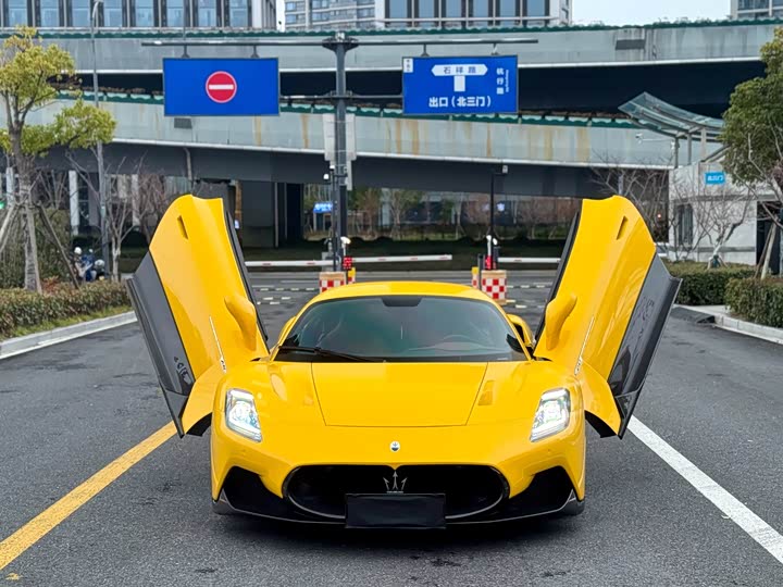 Фото 1 - Maserati MC20