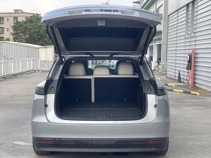 Photo 7 - LiXiang i6