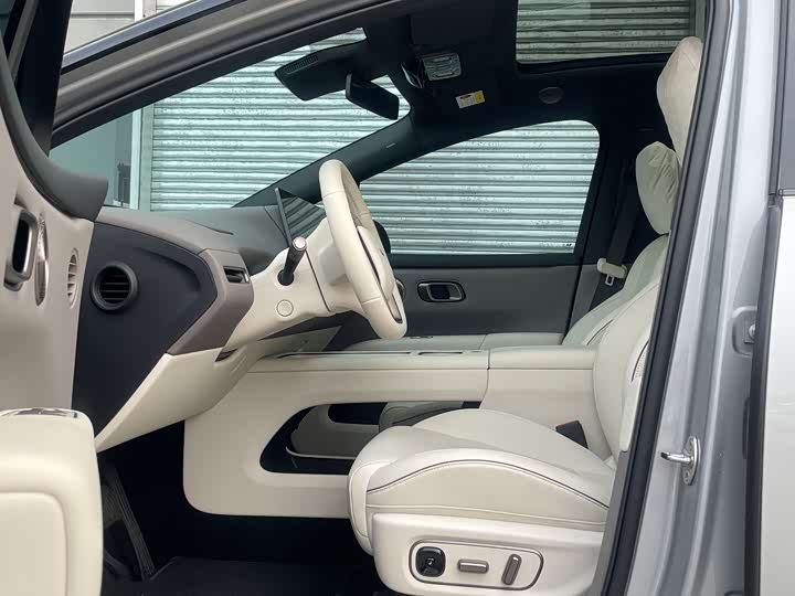 Photo 8 - LiXiang i6