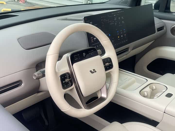 Photo 9 - LiXiang i6