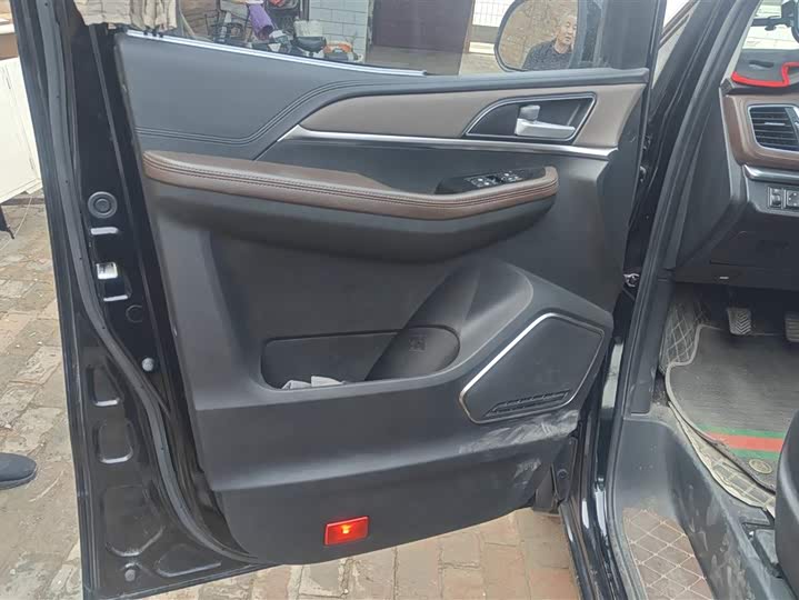 Фото 7 - Dongfeng Forthing M7