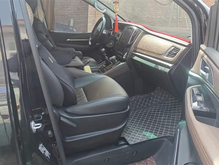 Фото 8 - Dongfeng Forthing M7