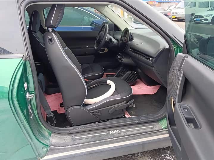 Photo 8 - Mini Cooper