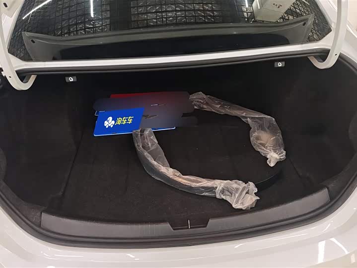 Фото 4 - Chevrolet Malibu XL